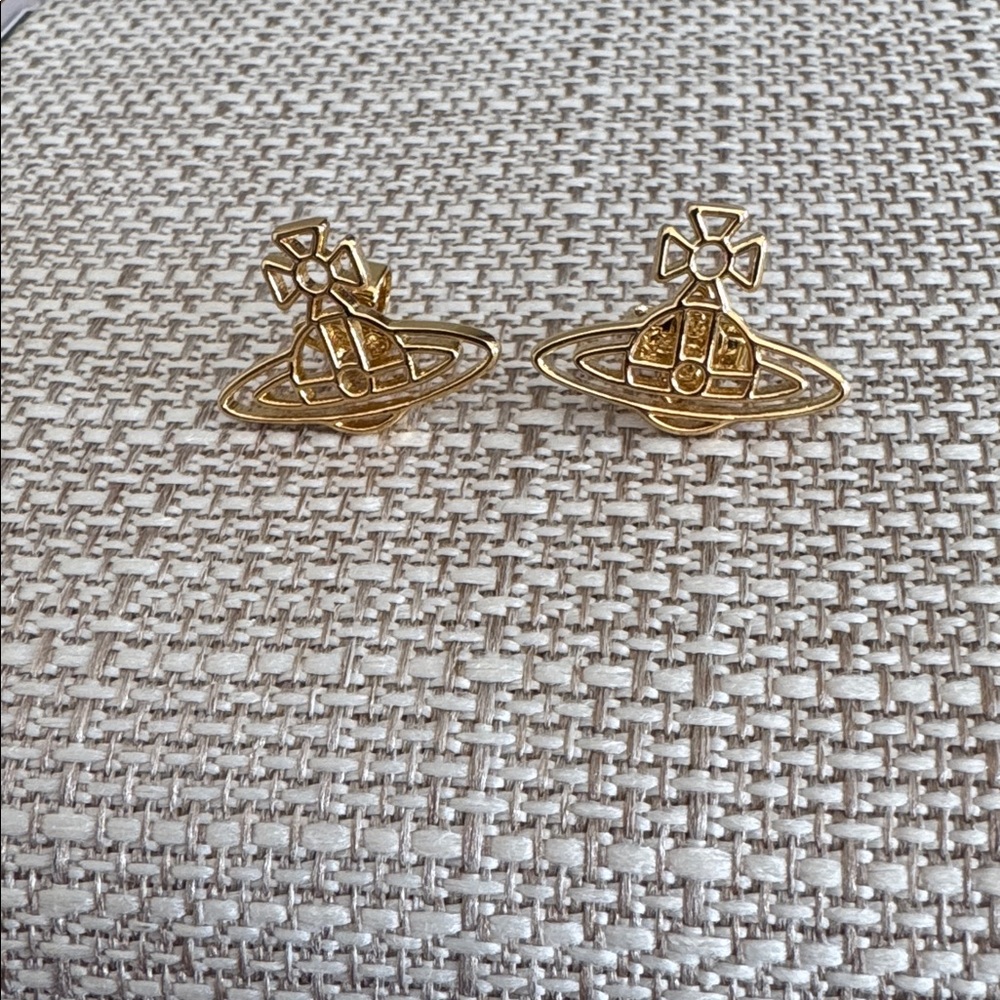 Vivienne Westwood Thin Lines Flat Orb Stud earrings in Gold